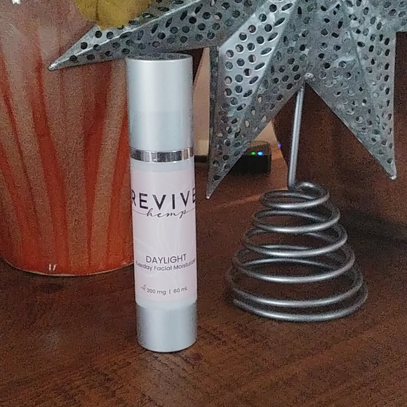 Revive Hemp facial bundle - Picture 4 of 7